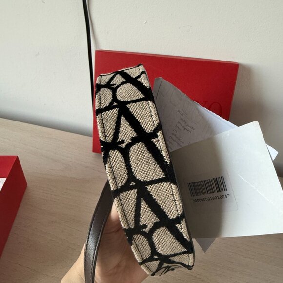 NWT Valentino Garavani VLogo Mini Shoulder Bag Gold Chain-link Leather Strap - Picture 12 of 12